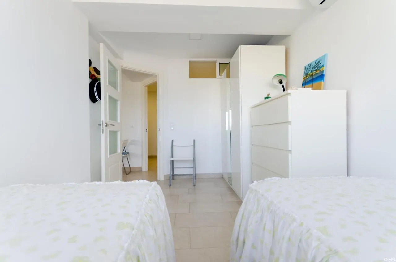 Holiday Apartment With Direct Sea Promenade Access 马斯帕洛马斯