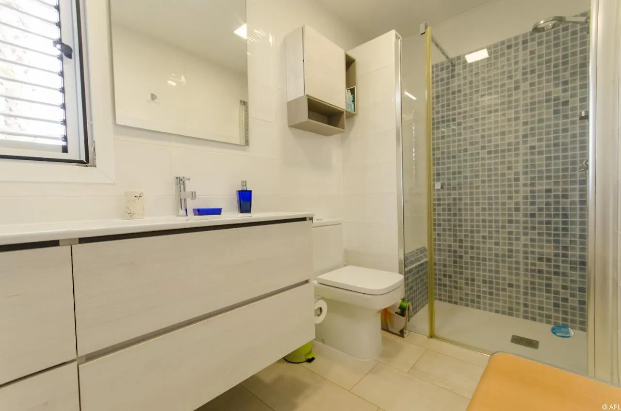 Holiday Apartment With Direct Sea Promenade Access 马斯帕洛马斯